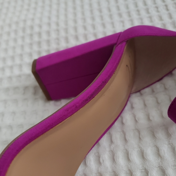 I.N.C. faux suede fuchsia ankle strap chunk heels 9 - Picture 7 of 15